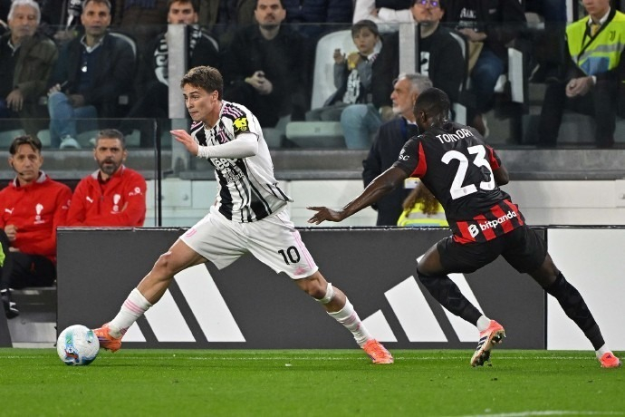 杜兰特关键中投命中，全场欢呼