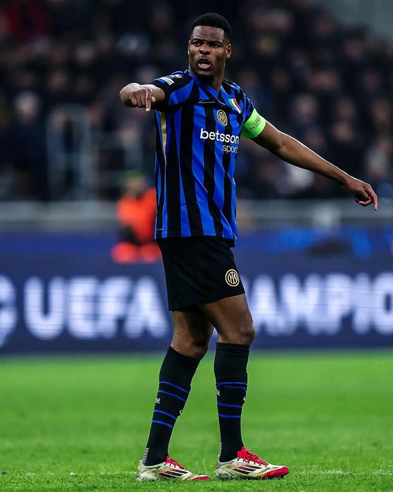 混团世界杯：梁靖崑单打告负莎头双打得分 中国8-2法国