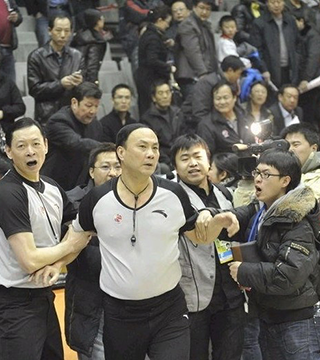 郭嘉璇去世 北京足协回应争议 多家足球俱乐部发声