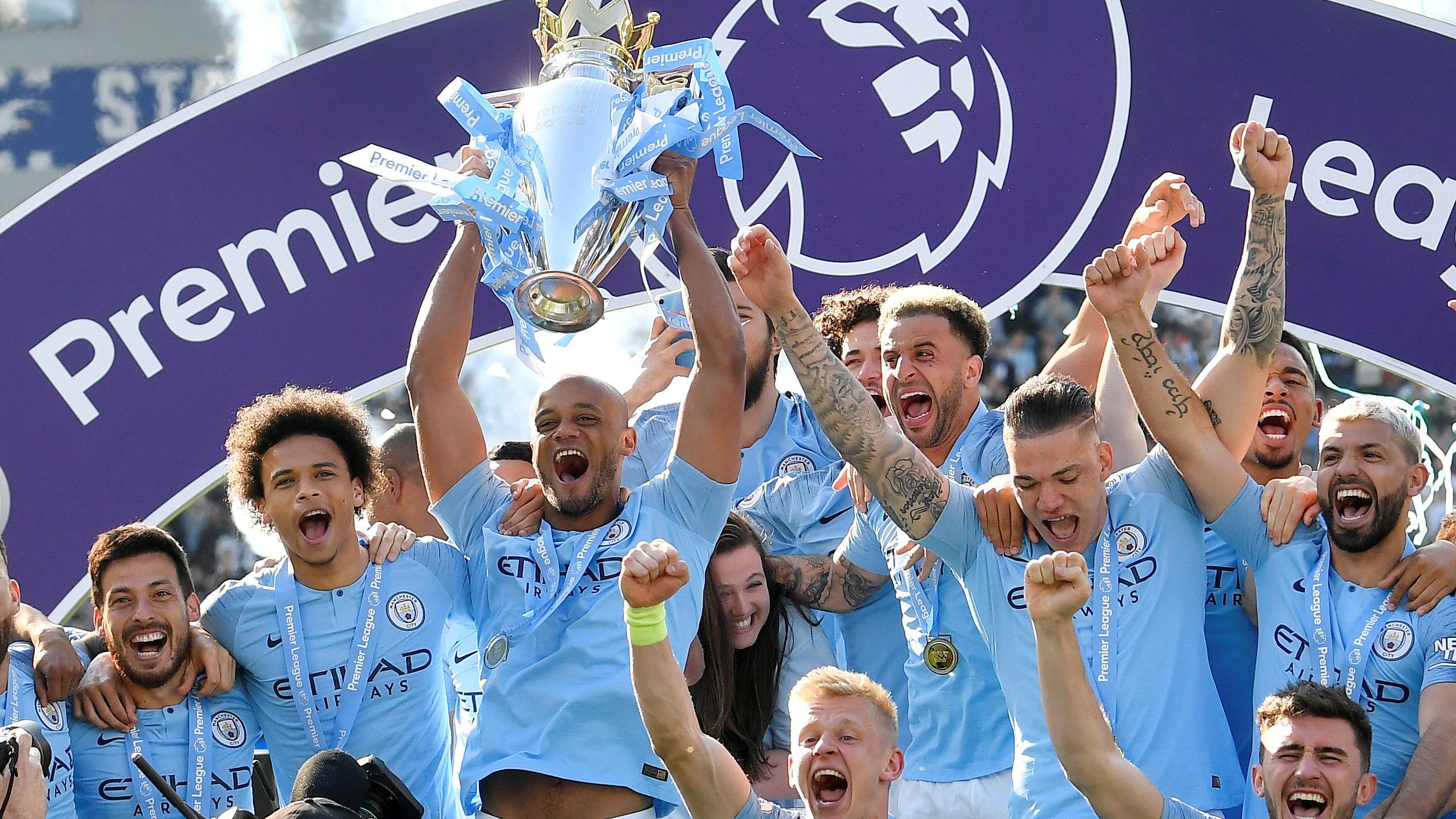 足球欧洲杯训练场出现意外，球员脚踝受伤